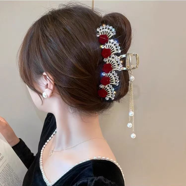 High End Women'S Formal Wear - ヴィンテージレッドフローラルラインストーンヘアクリップ（女性用）、合金レジンヘアピン（パールタッセル付きロングチェーンヘアアクセサリー）、大人向けハイエンド大型ヘアクリップ、宴会、結婚式、フォーマルウェア、日常通勤、デート、写真撮影、ステージパフォーマンス、パーティー、ヘアスタイリングに最適、ロングヘアの強力な固定、ハーフアップヘアスタイル、女性用ゴールドラインストーンヘアクリップ、レジン3Dフローラルデコレーション、エレガントで多用途なヘアアクセサリー、フェスティバルイベント写真撮影スタイリングギフト、女性用ヘアアクセサリー、精巧なヘアオーナメント、アップヘア用ヘアクリップ、ヘアバン、ハーフアップヘアスタイル、レディースヘアアクセサリー、ゴールドラインストーンヘアクリップ、レジン3Dフローラルデコレーション、エレガントで多用途なヘアアクセサリー、精巧なヘアオーナメント。