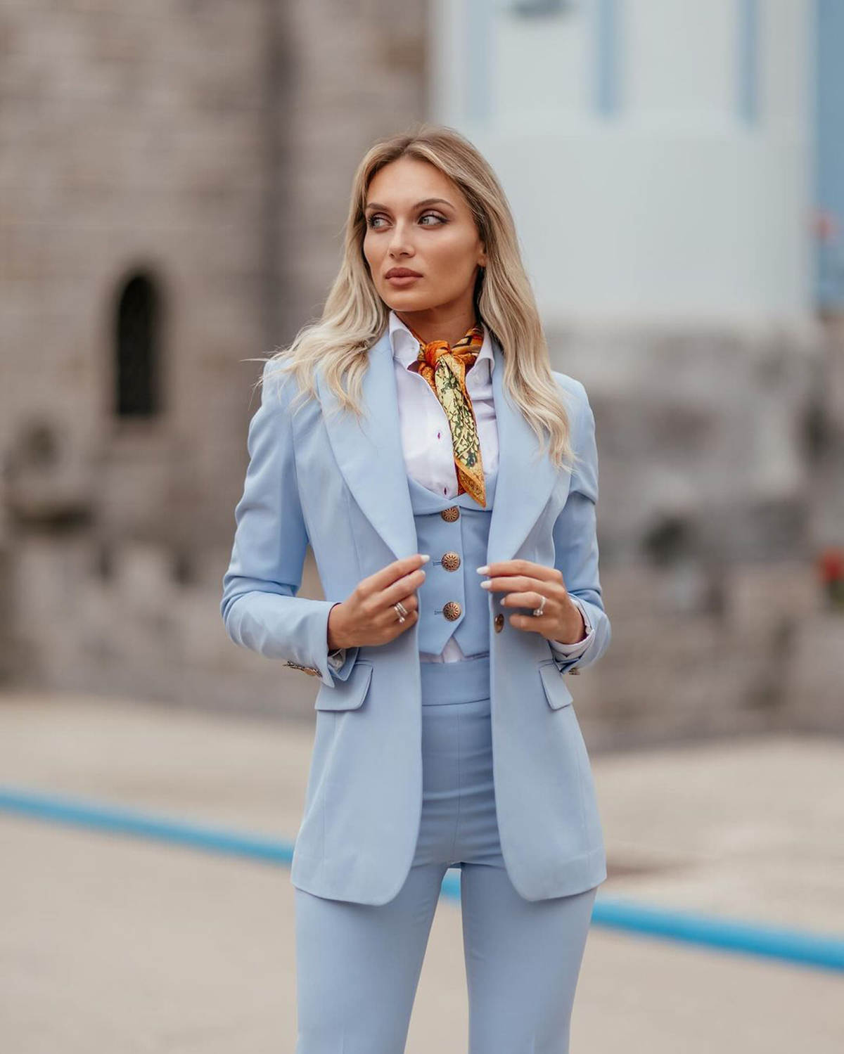 女性フォーマルスーツ スカイブルー ピークドラペル レディー - Women Formal Wear Tailor のレビューと価格